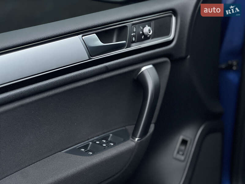 Позашляховик / Кросовер Volkswagen Touareg 2015 в Ужгороді фото 13 Позашляховик / Кросовер Volkswagen Touareg 2015 в Ужгороді