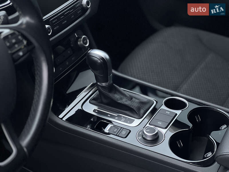 Позашляховик / Кросовер Volkswagen Touareg 2015 в Ужгороді фото 16 Позашляховик / Кросовер Volkswagen Touareg 2015 в Ужгороді