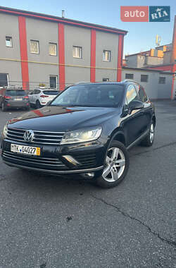 Внедорожник / Кроссовер Volkswagen Touareg 2017 в 