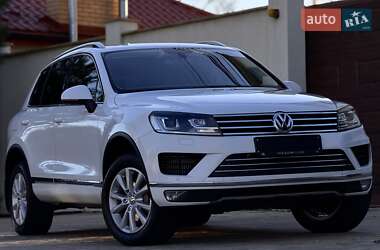 Внедорожник / Кроссовер Volkswagen Touareg 2015 в Одессе