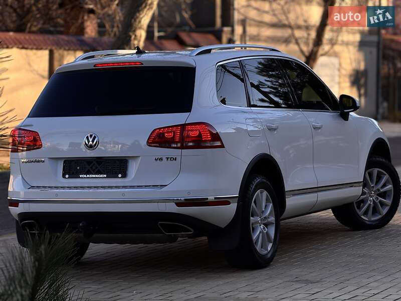 Внедорожник / Кроссовер Volkswagen Touareg 2015 в Одессе