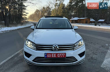 Внедорожник / Кроссовер Volkswagen Touareg 2015 в Луцке