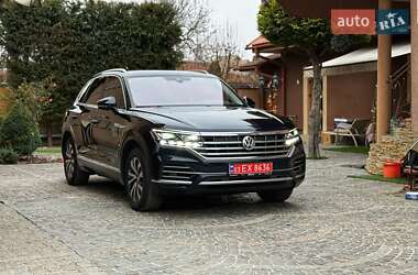 Позашляховик / Кросовер Volkswagen Touareg 2019 в Мукачевому