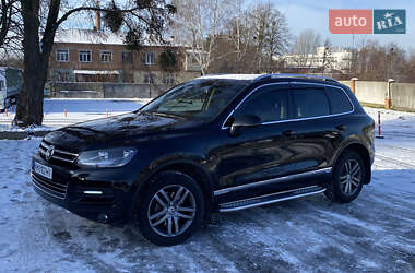 Внедорожник / Кроссовер Volkswagen Touareg 2011 в Ровно