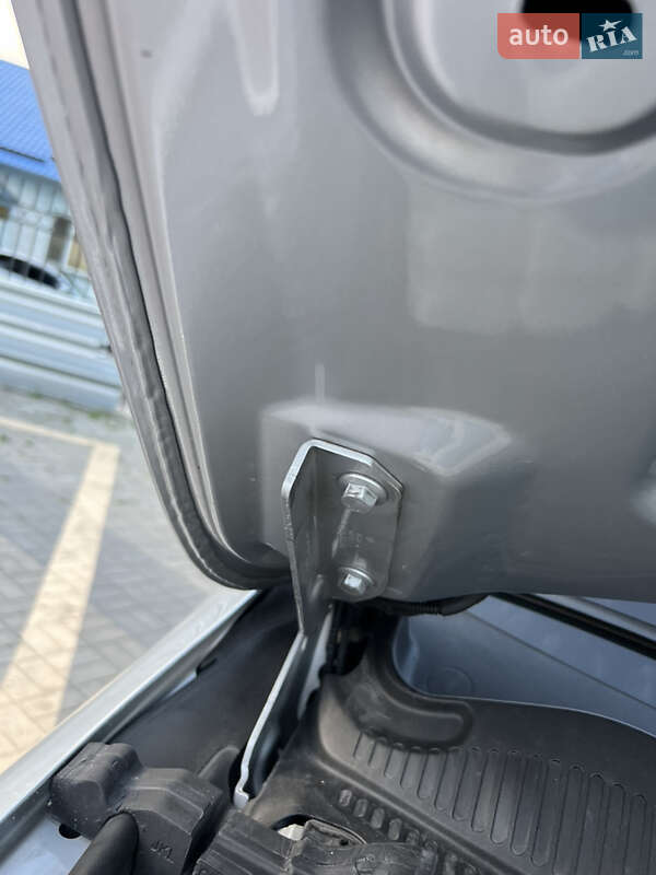 Внедорожник / Кроссовер Volkswagen Touareg 2014 в Запорожье