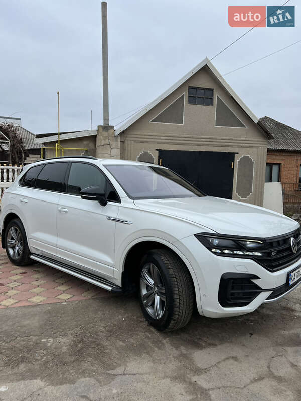 Позашляховик / Кросовер Volkswagen Touareg 2019 в Первомайську