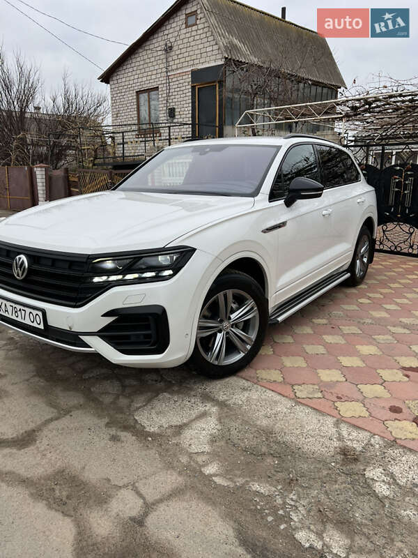 Позашляховик / Кросовер Volkswagen Touareg 2019 в Первомайську