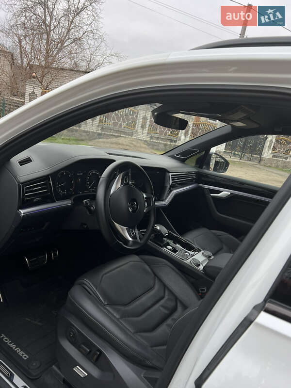 Позашляховик / Кросовер Volkswagen Touareg 2019 в Первомайську