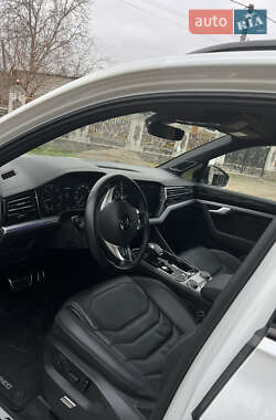 Внедорожник / Кроссовер Volkswagen Touareg 2019 в 