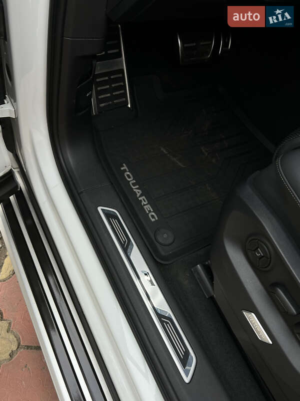 Позашляховик / Кросовер Volkswagen Touareg 2019 в Первомайську