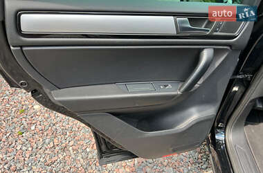 Внедорожник / Кроссовер Volkswagen Touareg 2011 в 