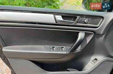 Внедорожник / Кроссовер Volkswagen Touareg 2011 в 