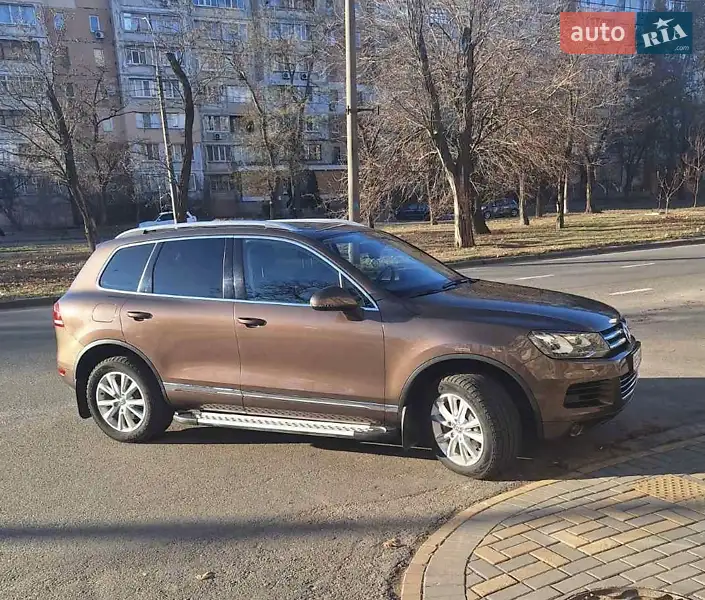 Позашляховик / Кросовер Volkswagen Touareg 2013 в 
