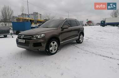 Внедорожник / Кроссовер Volkswagen Touareg 2013 в Киеве