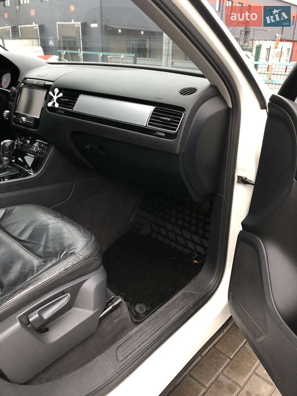 Внедорожник / Кроссовер Volkswagen Touareg 2011 в Кривом Роге