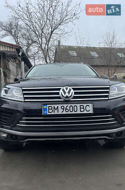 Позашляховик / Кросовер Volkswagen Touareg 2017 в Ромнах