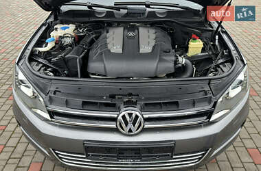 Внедорожник / Кроссовер Volkswagen Touareg 2012 в Луцке