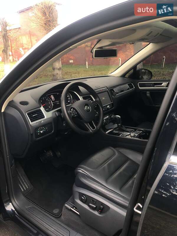 Внедорожник / Кроссовер Volkswagen Touareg 2016 в Ровно