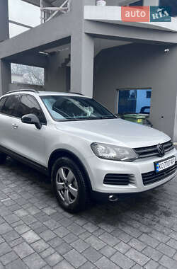 Внедорожник / Кроссовер Volkswagen Touareg 2011 в Тячеве