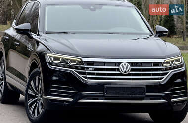 Позашляховик / Кросовер Volkswagen Touareg 2018 в Рівному