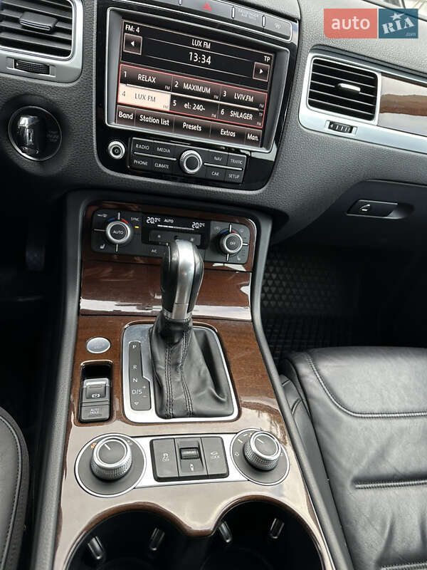 Позашляховик / Кросовер Volkswagen Touareg 2016 в Львові