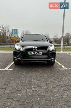 Внедорожник / Кроссовер Volkswagen Touareg 2015 в Киеве