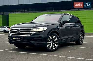 Внедорожник / Кроссовер Volkswagen Touareg 2020 в Киеве