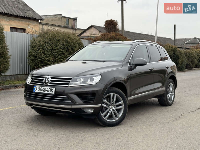 Внедорожник / Кроссовер Volkswagen Touareg 2014 в Ужгороде