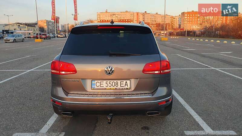 Внедорожник / Кроссовер Volkswagen Touareg 2015 в Черновцах