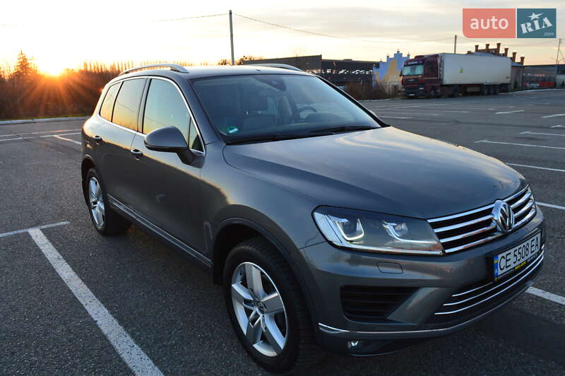 Внедорожник / Кроссовер Volkswagen Touareg 2015 в Черновцах