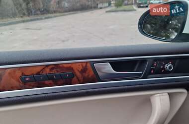 Позашляховик / Кросовер Volkswagen Touareg 2011 в 