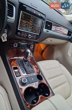 Позашляховик / Кросовер Volkswagen Touareg 2011 в 
