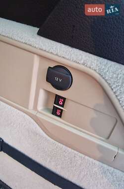 Позашляховик / Кросовер Volkswagen Touareg 2011 в 
