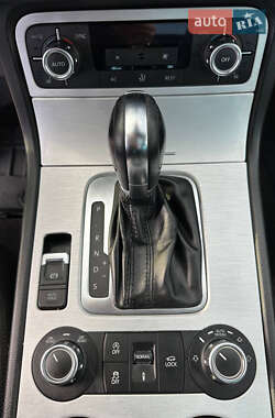 Внедорожник / Кроссовер Volkswagen Touareg 2011 в 