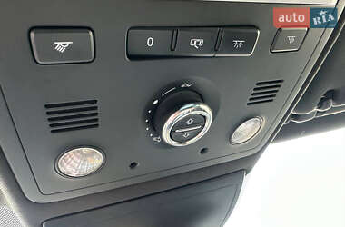 Внедорожник / Кроссовер Volkswagen Touareg 2011 в 