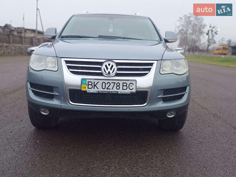 Внедорожник / Кроссовер Volkswagen Touareg 2007 в Ровно