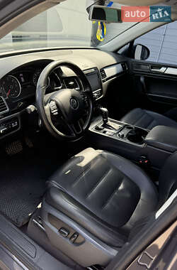 Внедорожник / Кроссовер Volkswagen Touareg 2011 в Киеве