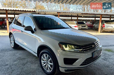 Внедорожник / Кроссовер Volkswagen Touareg 2015 в Каменец-Подольском