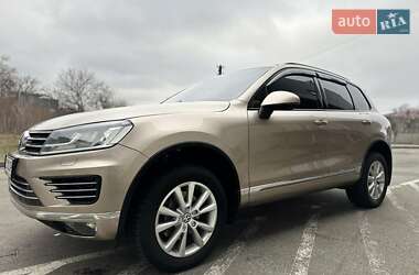 Внедорожник / Кроссовер Volkswagen Touareg 2015 в Киеве