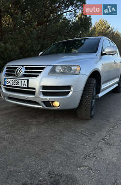 Позашляховик / Кросовер Volkswagen Touareg 2006 в Ратному