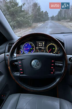 Внедорожник / Кроссовер Volkswagen Touareg 2006 в Ратным