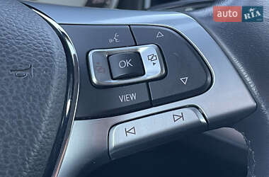 Внедорожник / Кроссовер Volkswagen Touareg 2018 в 