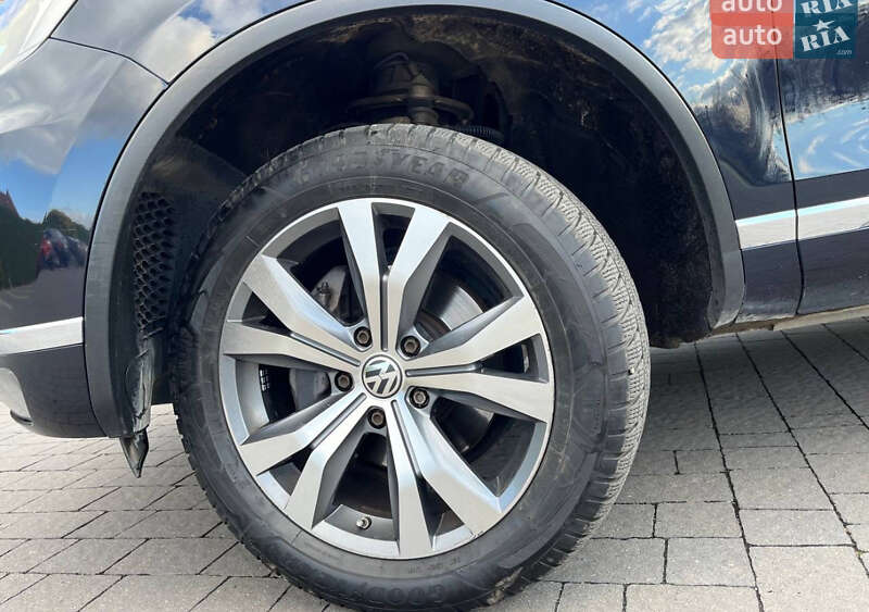 Внедорожник / Кроссовер Volkswagen Touareg 2015 в Ивано-Франковске