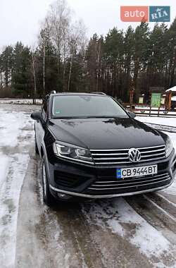 Позашляховик / Кросовер Volkswagen Touareg 2015 в Києві