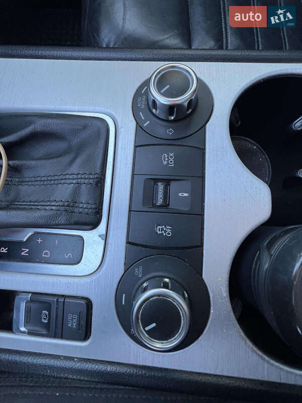 Внедорожник / Кроссовер Volkswagen Touareg 2010 в Самборе