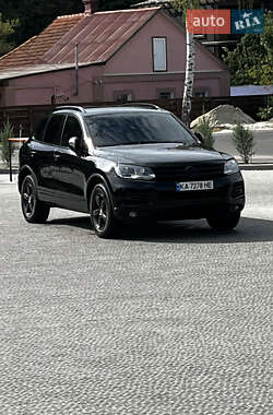 Внедорожник / Кроссовер Volkswagen Touareg 2012 в Киеве