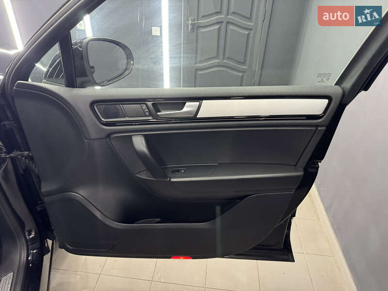 Позашляховик / Кросовер Volkswagen Touareg 2014 в Коломиї