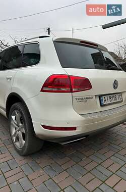 Позашляховик / Кросовер Volkswagen Touareg 2010 в Києві