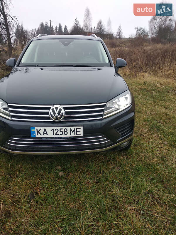 Внедорожник / Кроссовер Volkswagen Touareg 2014 в Олевске