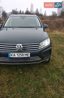 Внедорожник / Кроссовер Volkswagen Touareg 2014 в Олевске